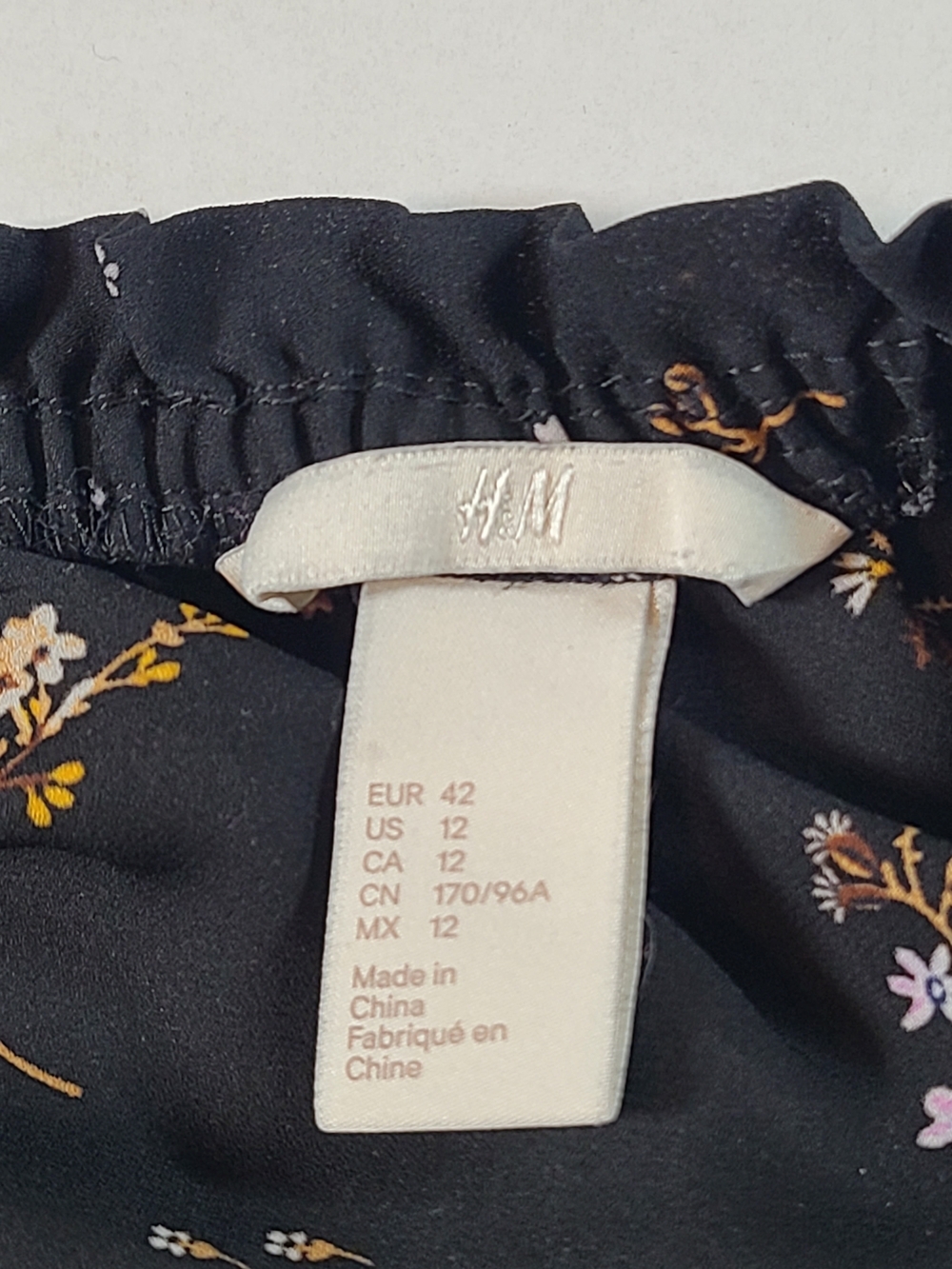 H&M Black Floral Cute Stylish Womens Wide Strapped Blouse Size 12 Ruffle Edge - Picture 5 of 8